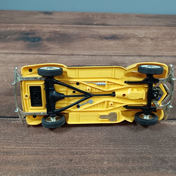 Golden Wheel Diecast 1940 Ford‎ Taxi Yellow Cab Car Bank with Key - Picture 5 of 7